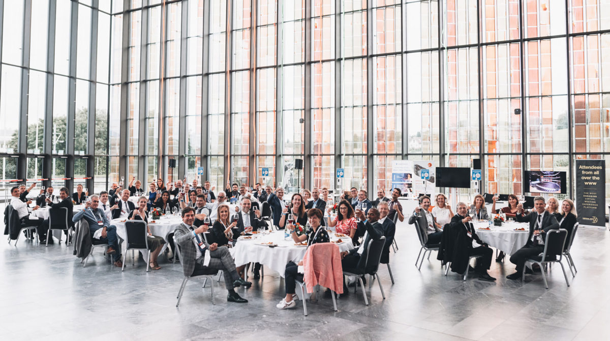 AIPC –  100 personnes